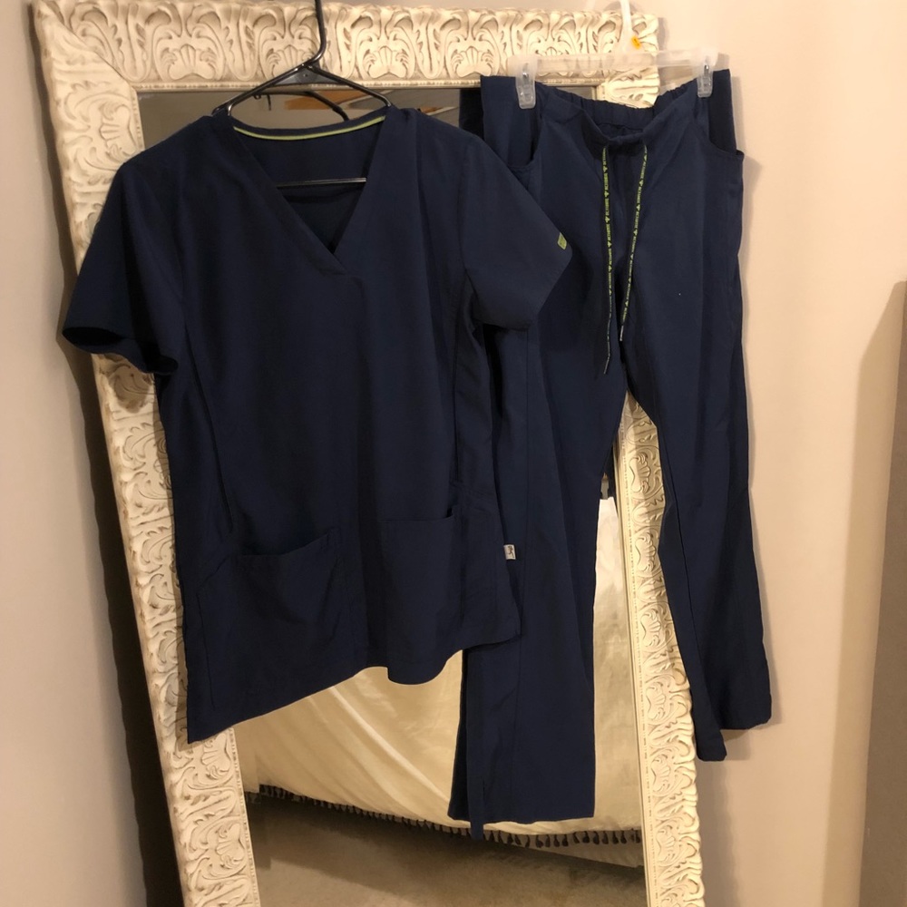 ACTIVATE Scrub Set